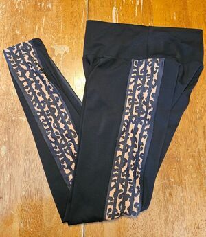 Beach Riot Sport Leggings Size Medium Athletic Wear Black Leopard Print Sides